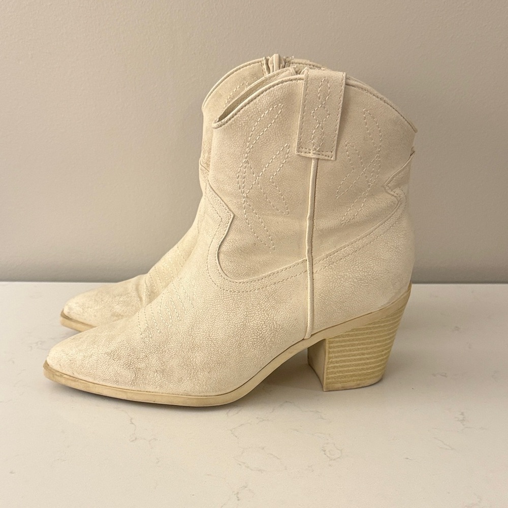 Women's MIA Monochromatic Cream Zip Up Ankle Cowboy Western Boots size 6 - Picture 4 of 8